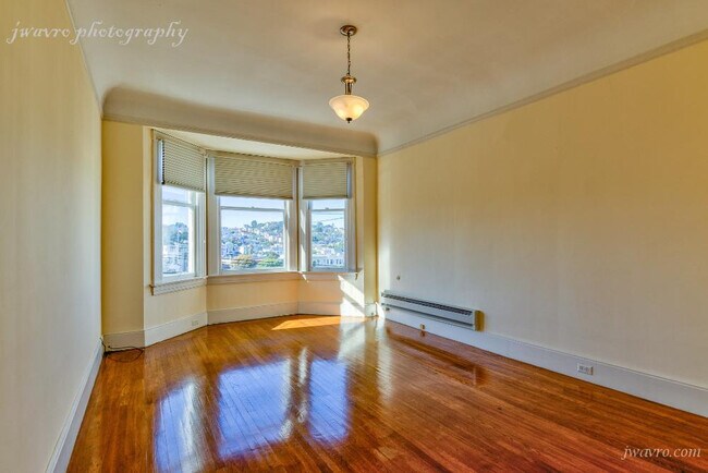 Building Photo - 1605 Castro St
