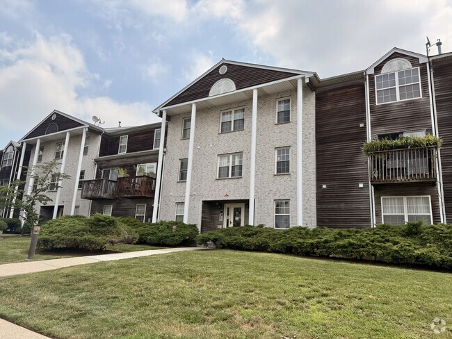 Building Photo - 140 Highland Ave