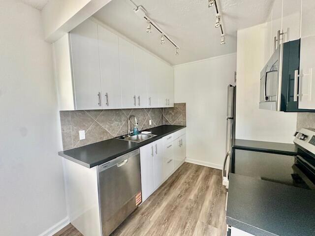 Building Photo - 3080 Cornwall D