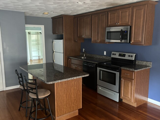 Kitchen - 11 Harris Ave