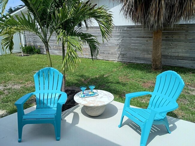 Foto del edificio - 4454 W Tradewinds Ave