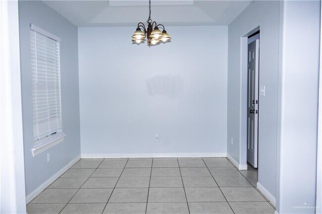 Foto del edificio - 12 Azalea St