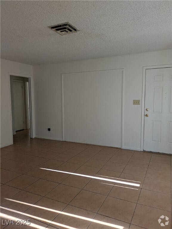 Building Photo - 7049 Sylvan Oak Dr