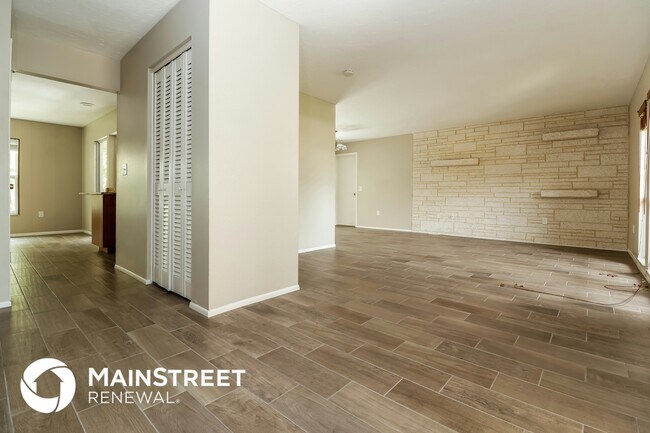 Building Photo - 1124 Danny Dr