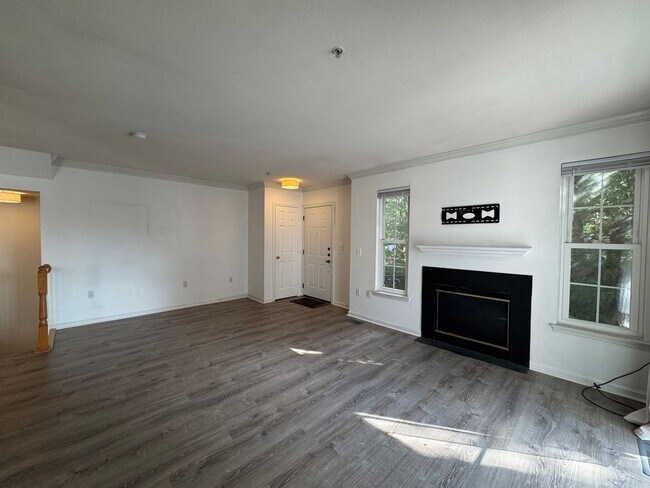 Foto del edificio - Spacious 3 Bed 3 Bath Condo With Balcony I...
