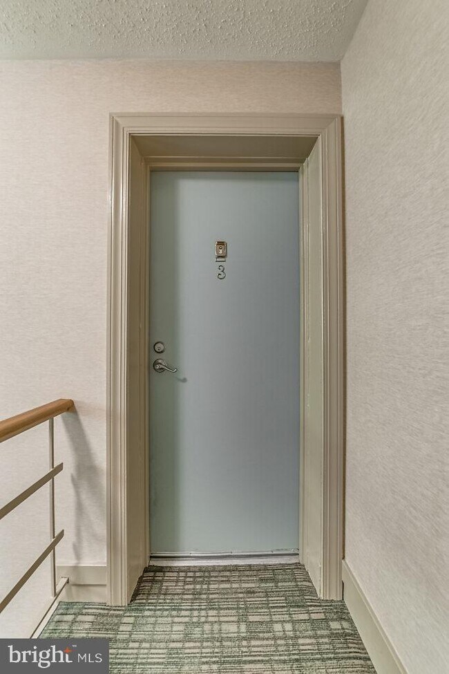 Building Photo - 1305 E Abingdon Dr