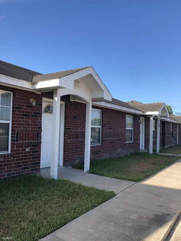 Foto principal - 2 br, 2 bath Apartment - Village Apartments