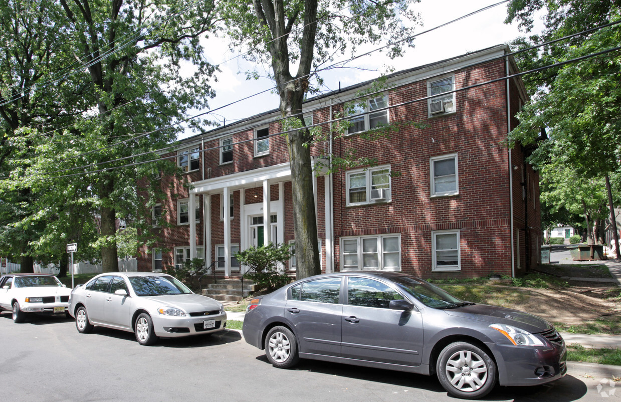 Primary Photo - Williams Court Apartment