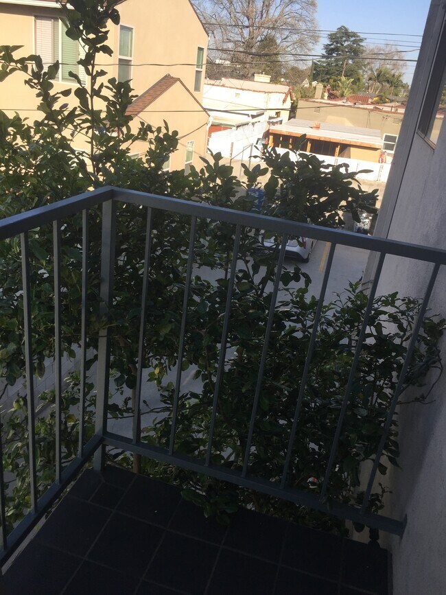 Foto del edificio - 1832 S Curson Ave