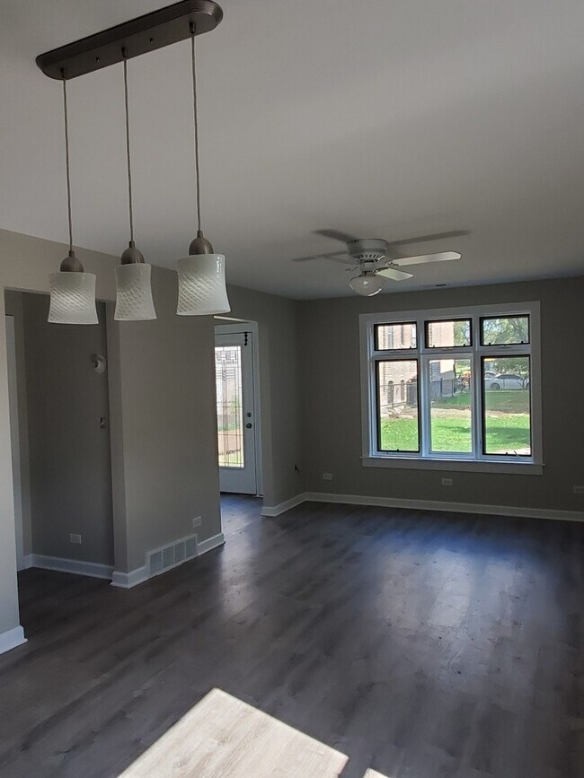 Building Photo - 1418 N Kedzie Ave