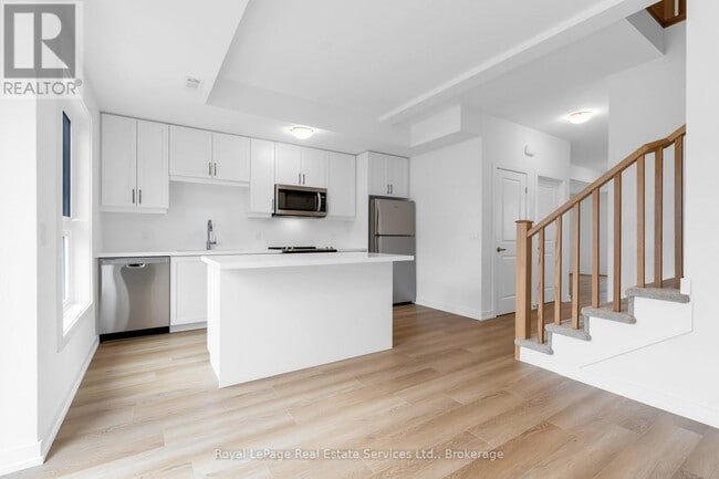 Photo du bâtiment - 70 Kenesky Dr