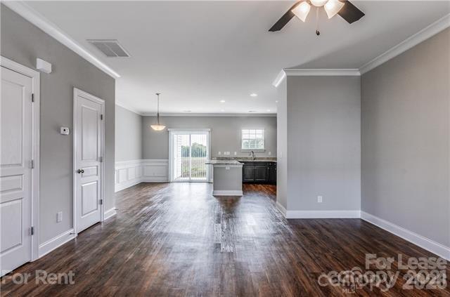 Foto del edificio - 352 Halton Crossing Dr SW