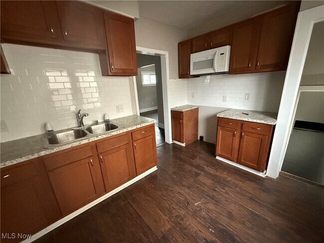 Foto del edificio - 19600 Pasnow Ave