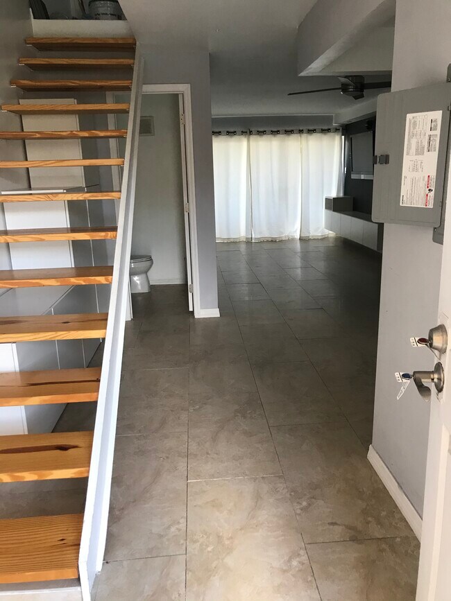 9369 Fontainebleau Blvd Unit J224, Miami, FL 33172 Condo for Rent in
