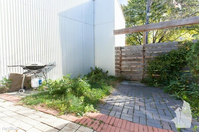 Building Photo - 3827 N Ravenswood Ave