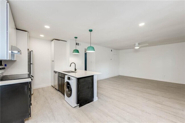Foto del edificio - 513 Pecan Grove Rd