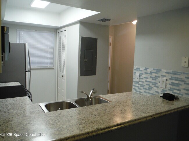 Foto del edificio - 3035 Sir Hamilton Cir