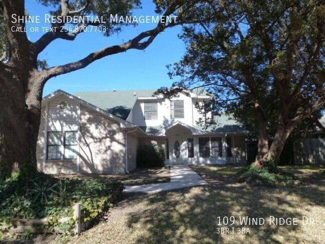 Foto del edificio - 109 Wind Ridge Dr