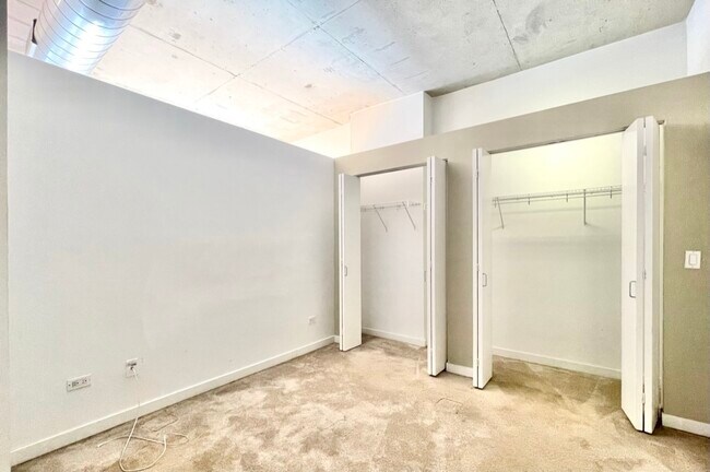 Foto del edificio - 1000 N Kingsbury St