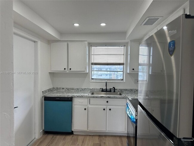 Foto del edificio - 7670 SW 82nd St