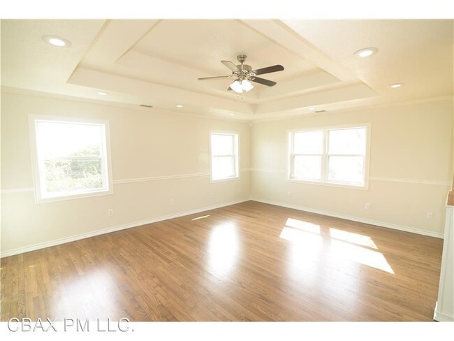 Foto del edificio - 1027 E Wintergreen Rd