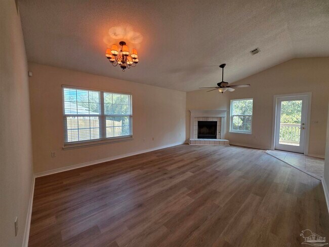 Foto del edificio - 6204 Pomeral Summit St