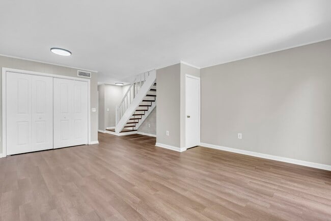 Building Photo - 803 E Broad St