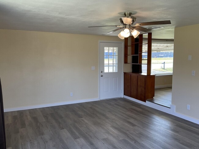 Building Photo - 625 E Gump Rd