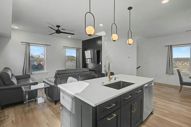 Foto del edificio - 1241 N Avondale Cir