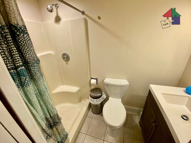 Foto del edificio - 276 Locust Hill Rd