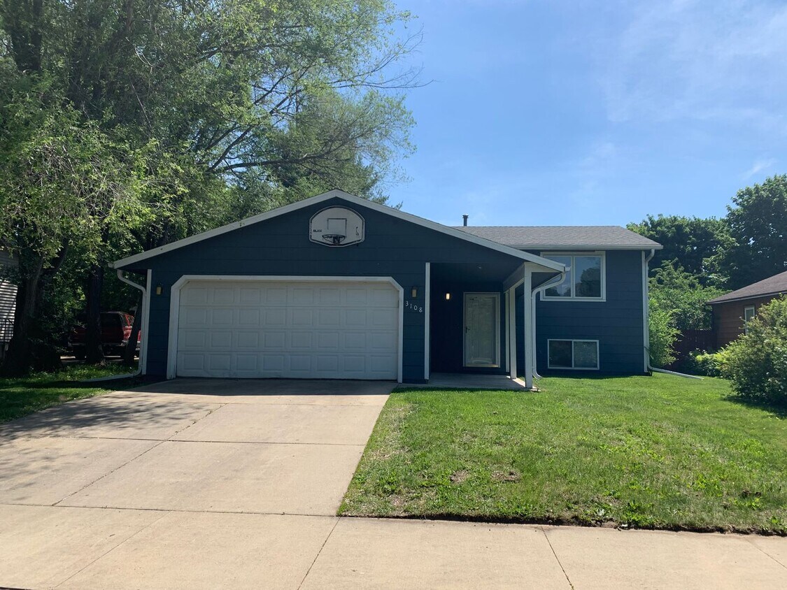 Primary Photo - NE House for Rent 4 bedroom 2 bathroom fen...