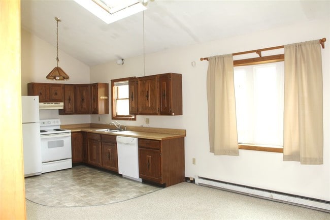 Building Photo - 144 Sunset Dr