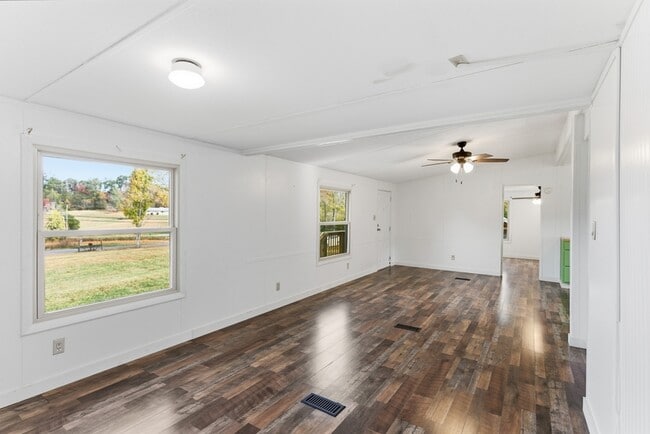 Building Photo - 1310 E Hendron Chapel Rd