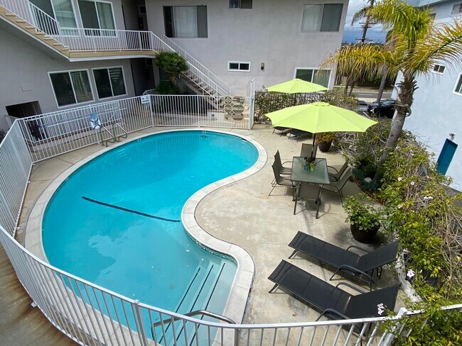 Pool courtyard - 5816 S Pacific Coast Hwy
