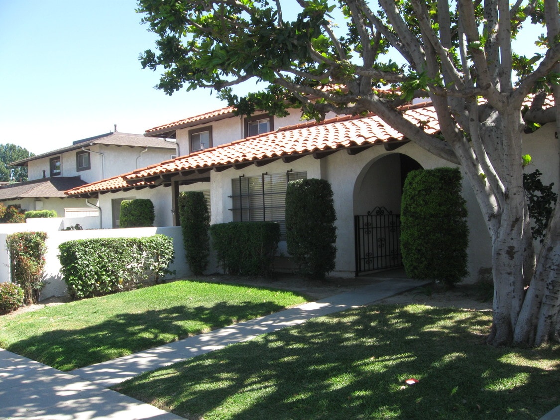416 W Palmyra Ave, Orange, CA 92866 Apartments in Orange, CA