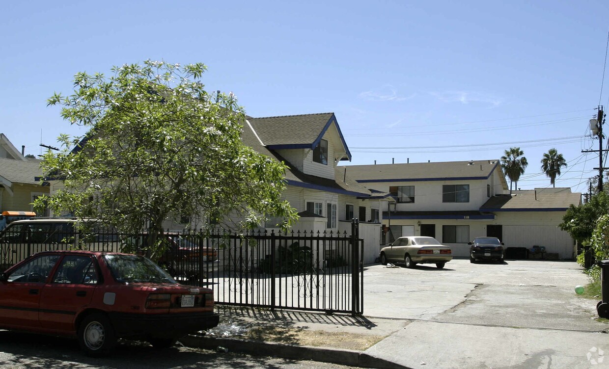 Building Photo - 116 E Avenue 45