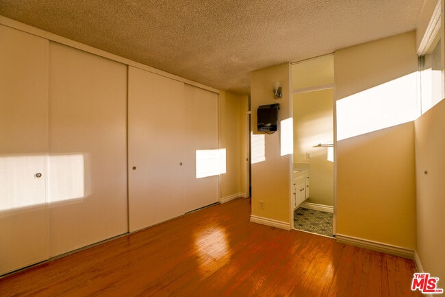 Building Photo - 11131 Rose Ave