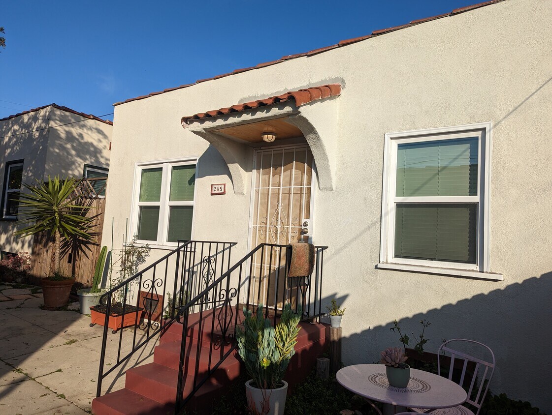Primary Photo - 245 4th Ave