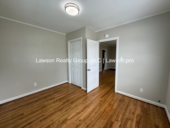 Building Photo - Affordable & Updated Three Bedroom in Salem!