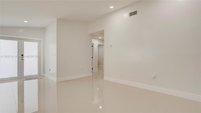 Foto del edificio - 9102 NW 112th St