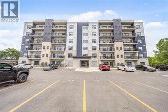 Building Photo - 3320 Stella Crescent