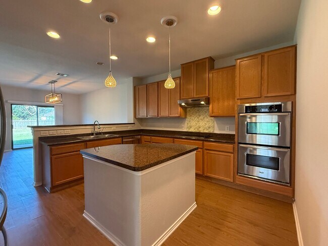 Foto del edificio - 2250 Howry Dr