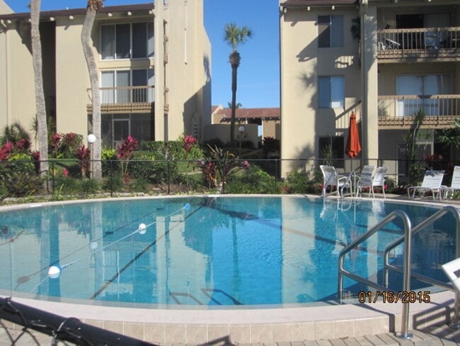 Building Photo - 584 Orange Dr