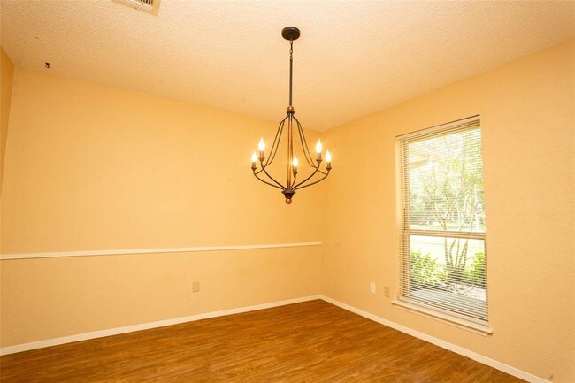 Foto del edificio - 22302 Deville Dr