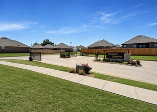 Building Photo - 8020 Labelle Dr