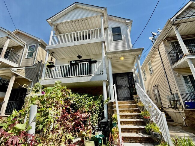 Foto del edificio - 260 Custer Ave