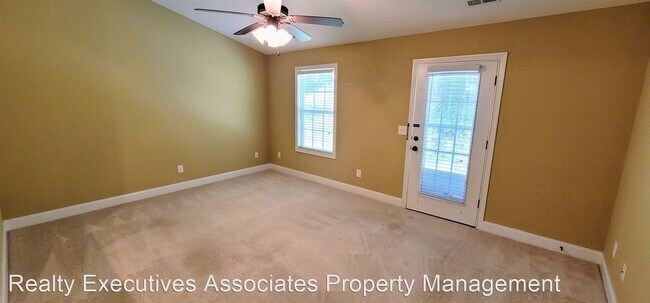 Foto del edificio - 2 br, 2 bath House - 5813 Metropolitan Way
