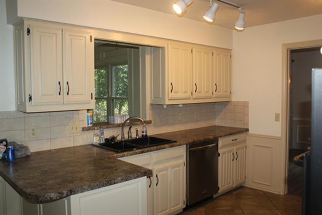 Building Photo - 2817 Lawndale Dr