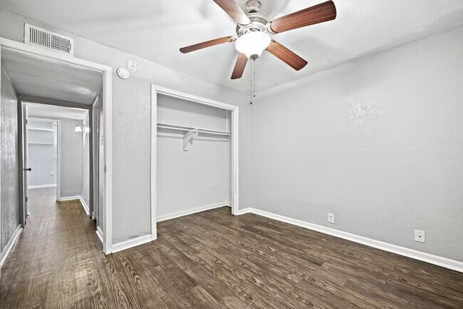 Building Photo - 5414 Reiger Ave