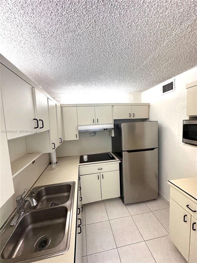 Foto del edificio - 4675 W 18th Ct